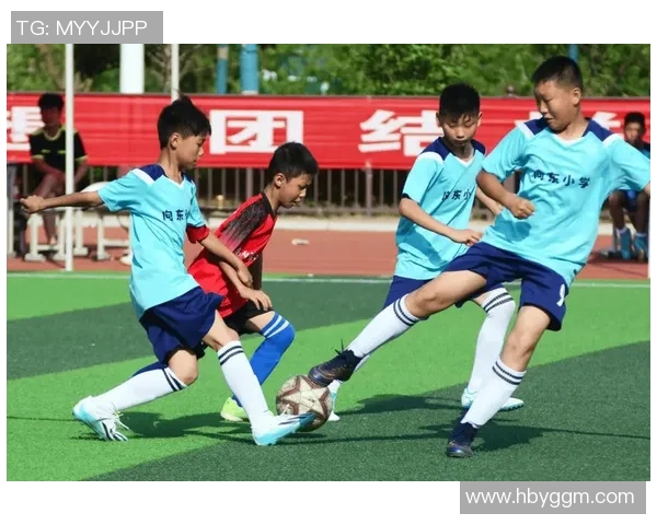 小学校园足球比赛精彩纷呈学生们展现团结拼搏精神与运动风采 小学校园足球比赛精彩纷呈学生们展现团结拼搏精神与运动风采