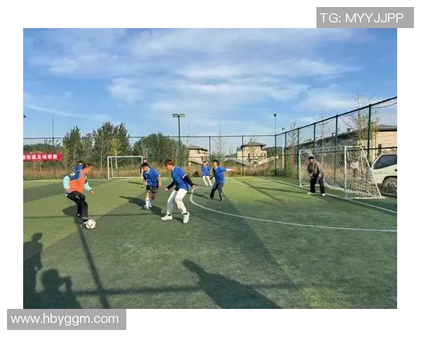 足球绿茵文：在激情与梦想交织的赛场上书写青春的传奇与荣耀